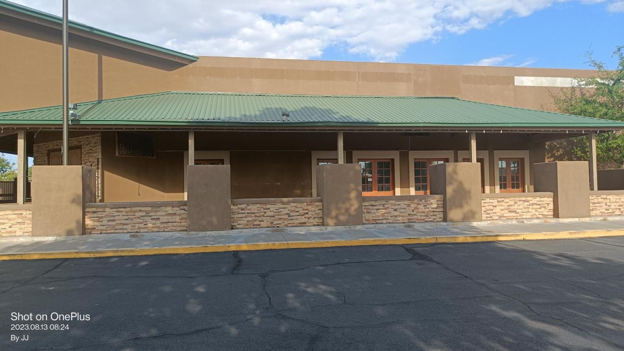 Clarion Inn & Suites, Roswell Exterior photo
